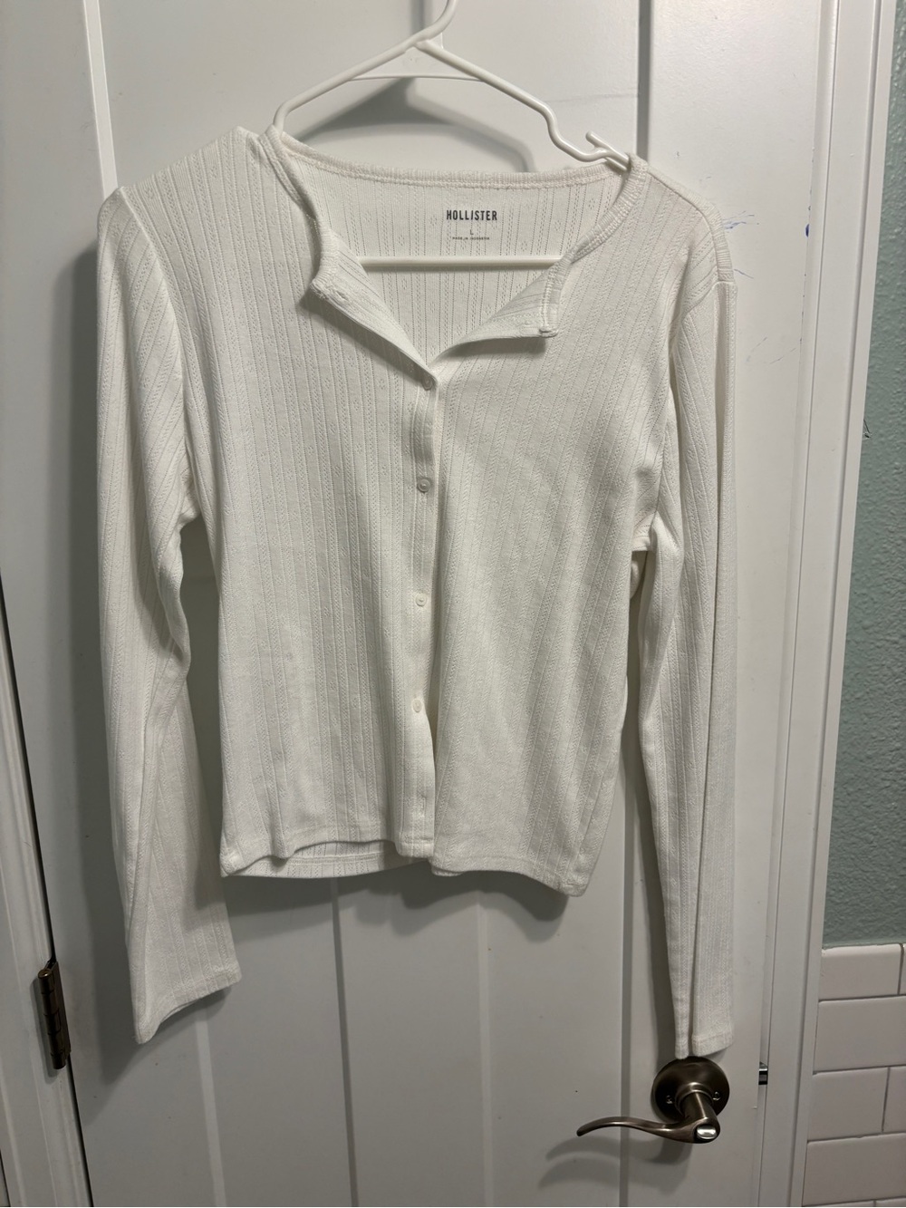 Hollister Ivory Ribbed Button-Front Long Sleeve Shirt